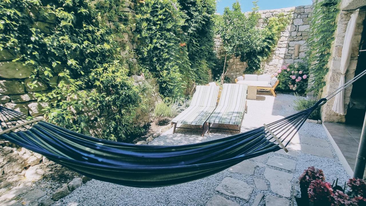 Rector'S Villa - Charming Retreat In Old Town With Jacuzzi In Private Courtyard Rab Town Ngoại thất bức ảnh