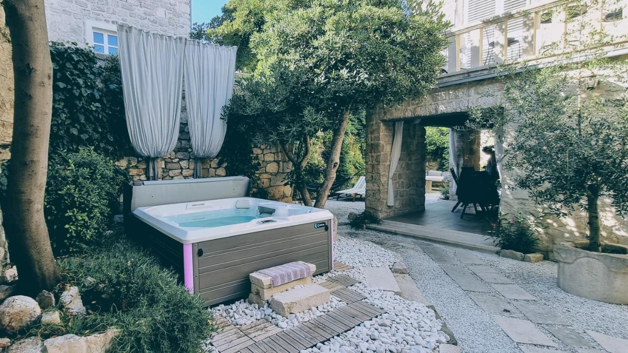 Rector'S Villa - Charming Retreat In Old Town With Jacuzzi In Private Courtyard Rab Town Ngoại thất bức ảnh