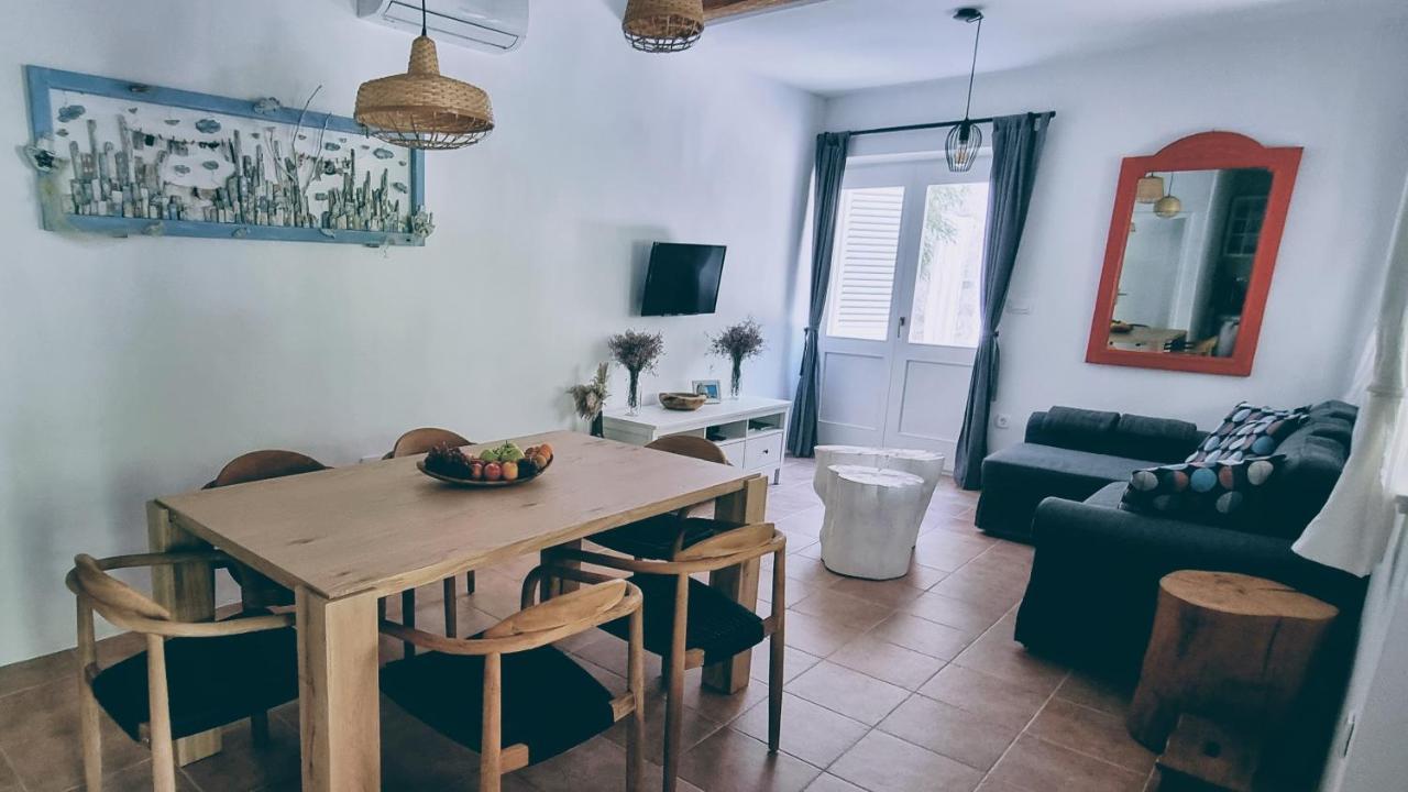 Rector'S Villa - Charming Retreat In Old Town With Jacuzzi In Private Courtyard Rab Town Ngoại thất bức ảnh