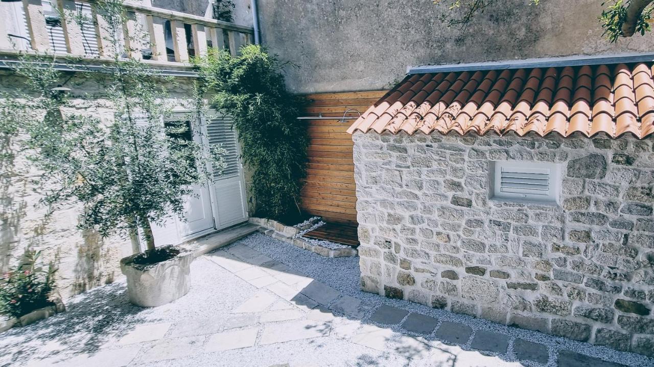 Rector'S Villa - Charming Retreat In Old Town With Jacuzzi In Private Courtyard Rab Town Ngoại thất bức ảnh