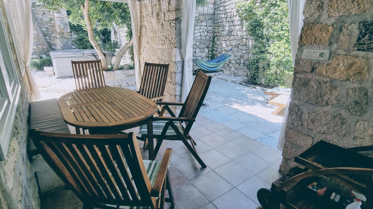 Rector'S Villa - Charming Retreat In Old Town With Jacuzzi In Private Courtyard Rab Town Ngoại thất bức ảnh