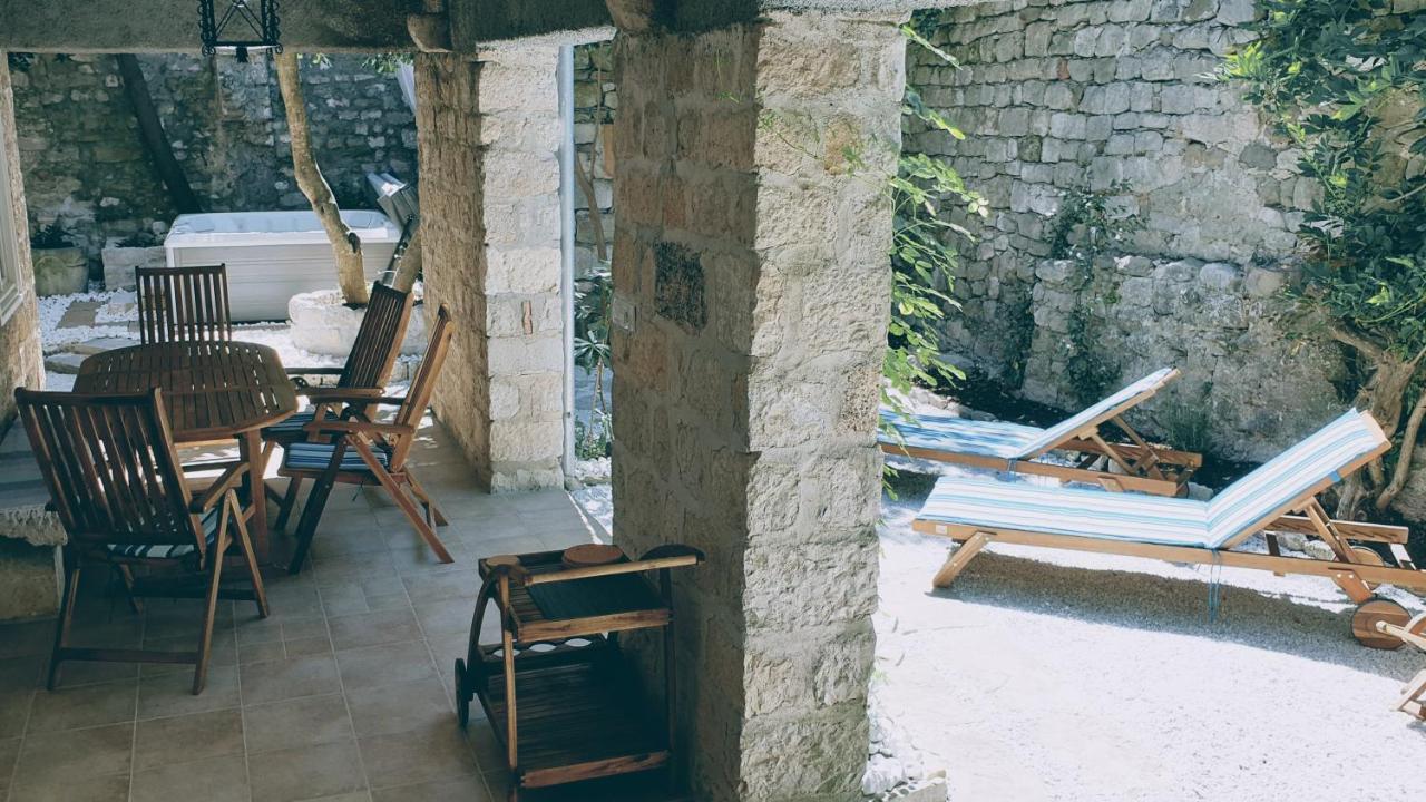 Rector'S Villa - Charming Retreat In Old Town With Jacuzzi In Private Courtyard Rab Town Ngoại thất bức ảnh