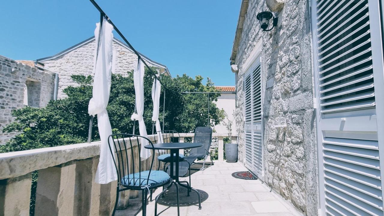 Rector'S Villa - Charming Retreat In Old Town With Jacuzzi In Private Courtyard Rab Town Ngoại thất bức ảnh